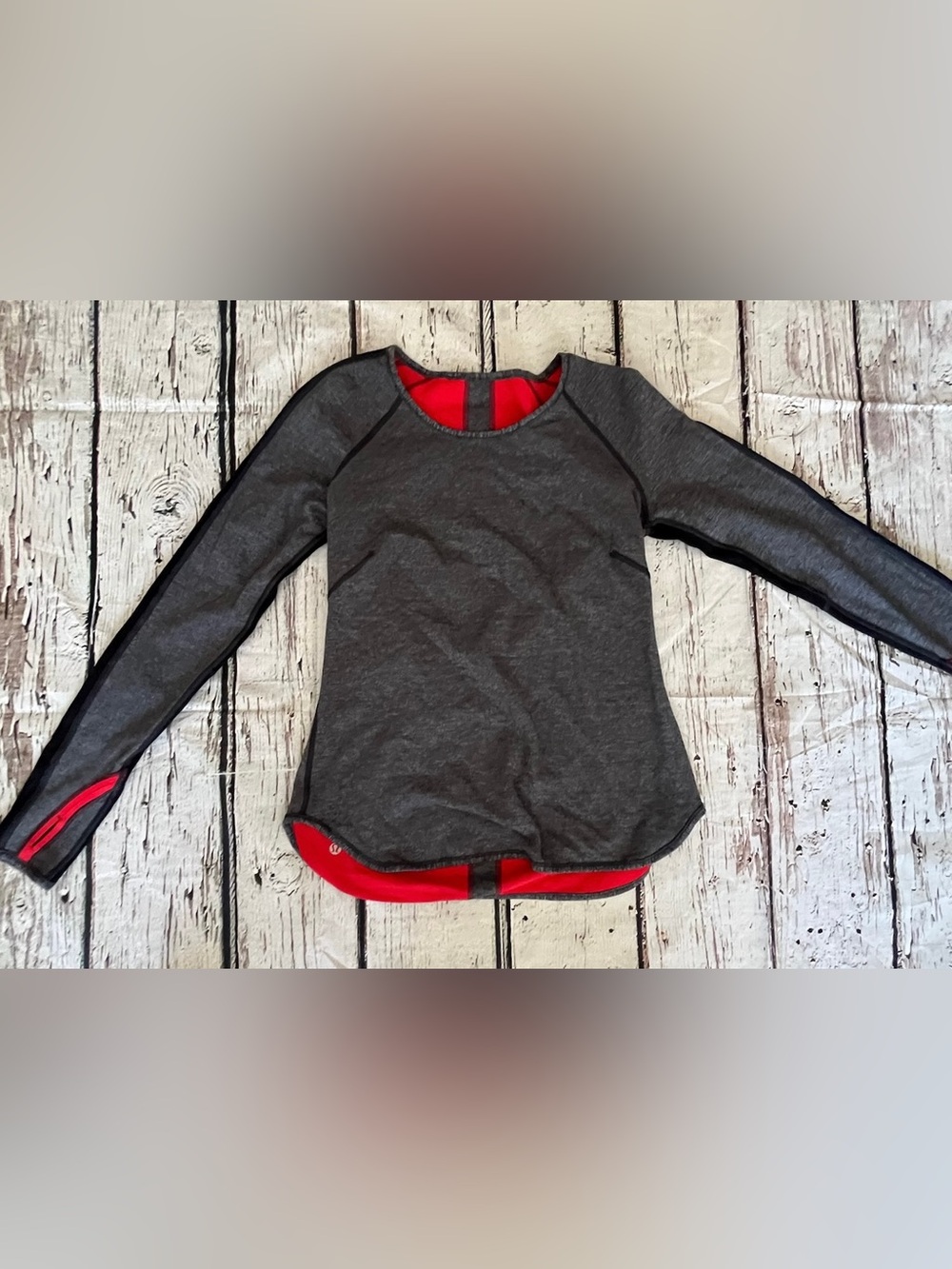 Lululemon athletica Women’s Charcoal Gray & Red Long Sleeve Reversible Crew